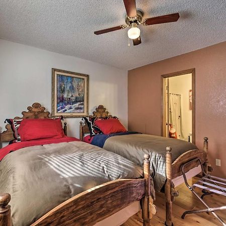 Downtown Red River Retreat With Mtn Views And Yard Exterior photo