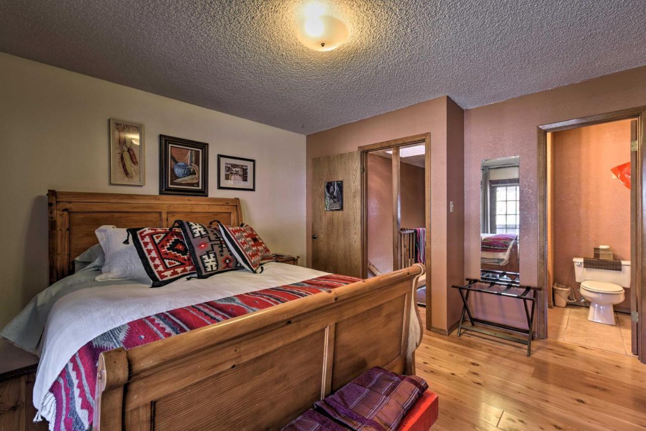 Downtown Red River Retreat With Mtn Views And Yard Exterior photo